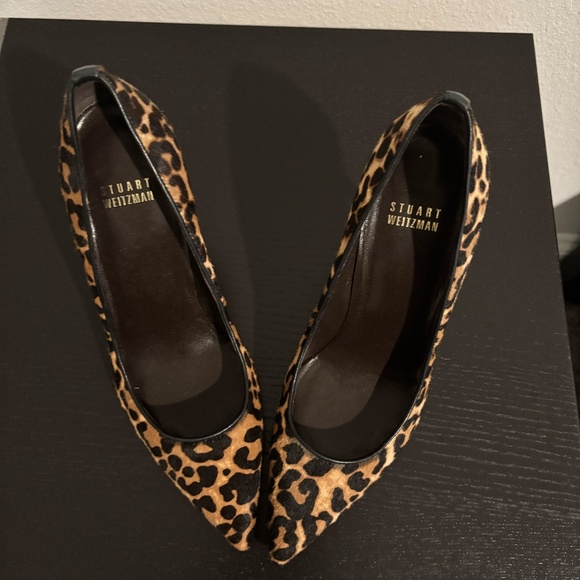 Stuart Weitzman - Picture 1 of 3